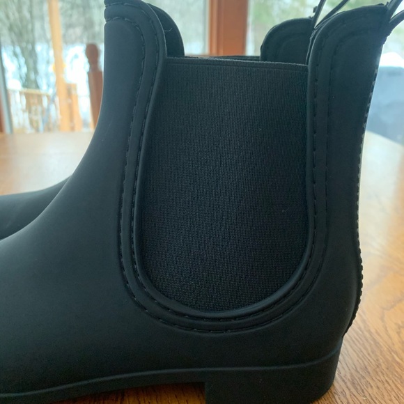 Women’s Chelsea Boot - Picture 5 of 7